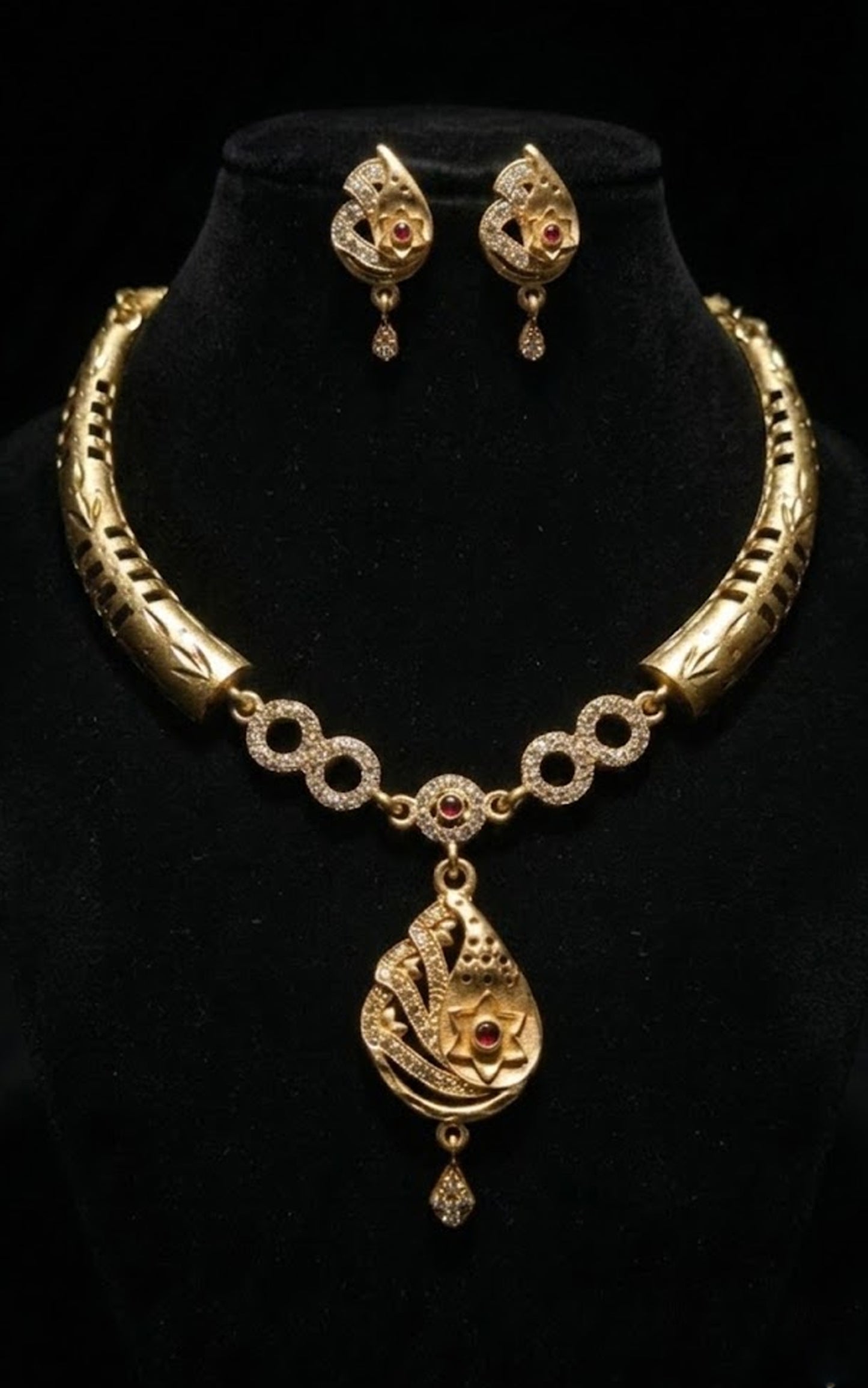 Royal Traditional Gold Necklace Set for Women