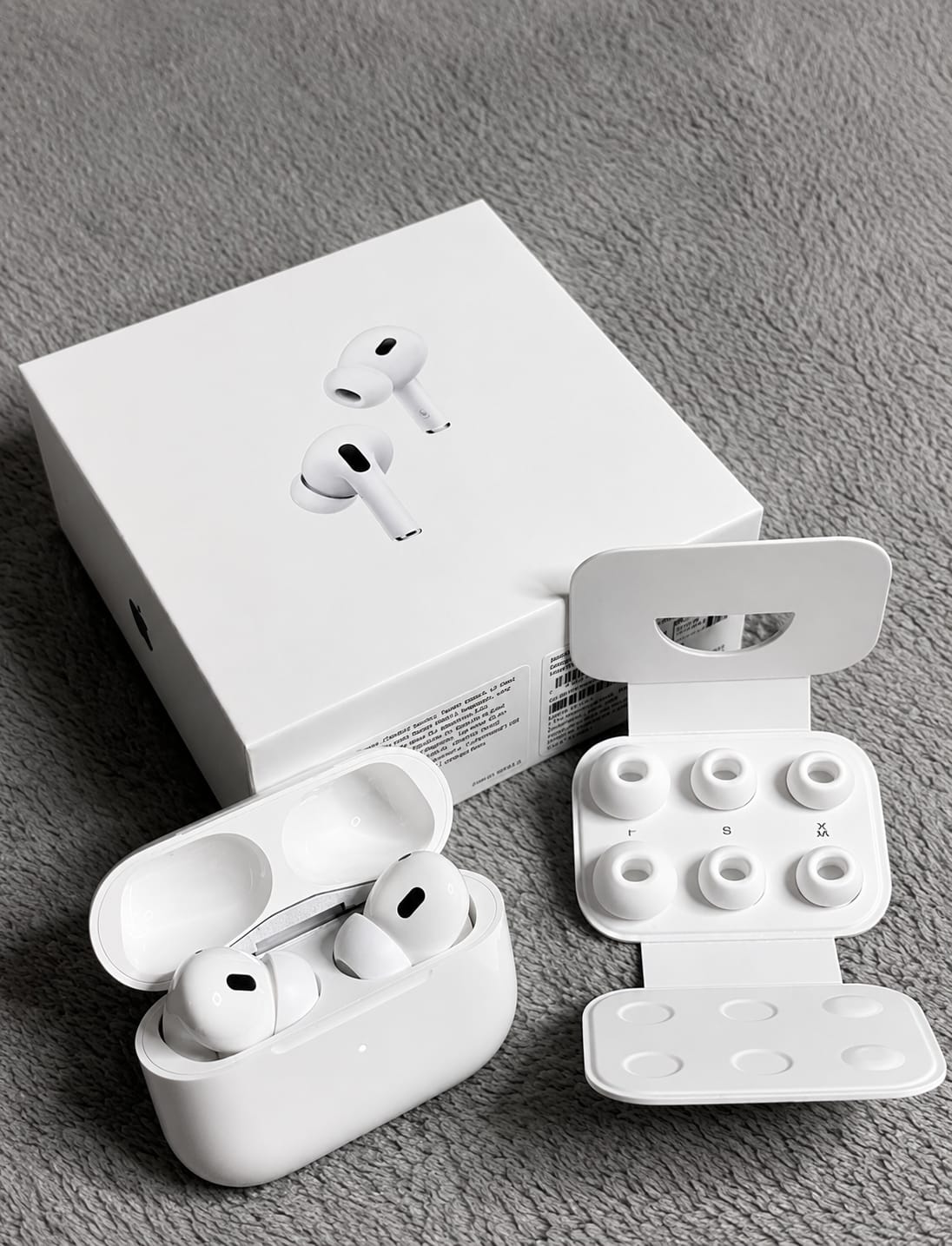 AirPods Pro 3 with MagSafe Case (USB-C) Bluetooth Headset (White, True Wireless)